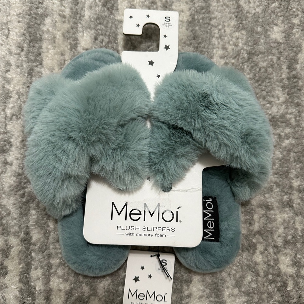 MEMOI. Plush Slippers with memory foam